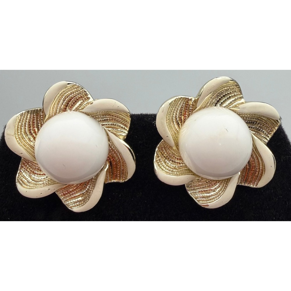 Vintage Gold Tone White Enamel Flower Clip On Earrings Large Cabochon Q042